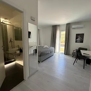 Affittacamere Mani - Con Bagno Privato, Gela